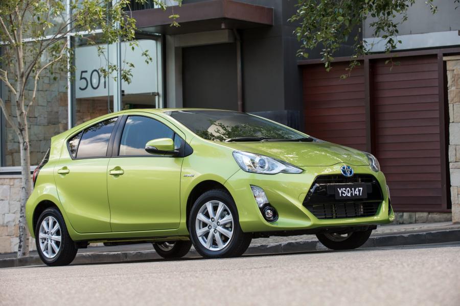  Toyota Prius c i-Tech 2015 года  (AU) (фото 5 из 10)